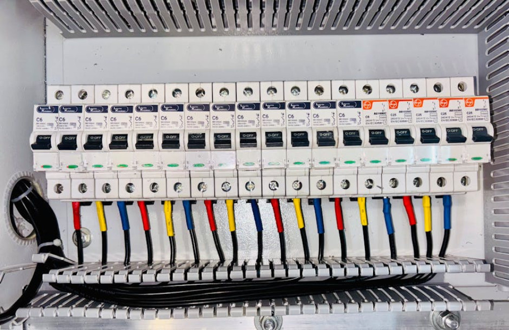 Zo waarborg je de veiligheid van elektrische installaties