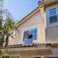 Zonnepanelen reinigen in het voorjaar: doe je het zelf of laat je het doen